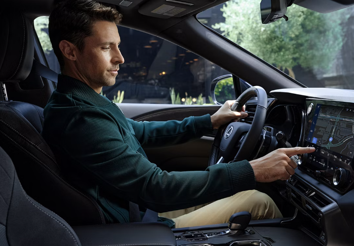 2024 Lexus RX 350h Front Row