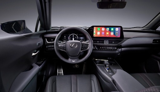 Las luces traseras cautivan a todo aquel que las ve al conformar una línea continua que se estrecha a apenas tres milímetros en el centro.