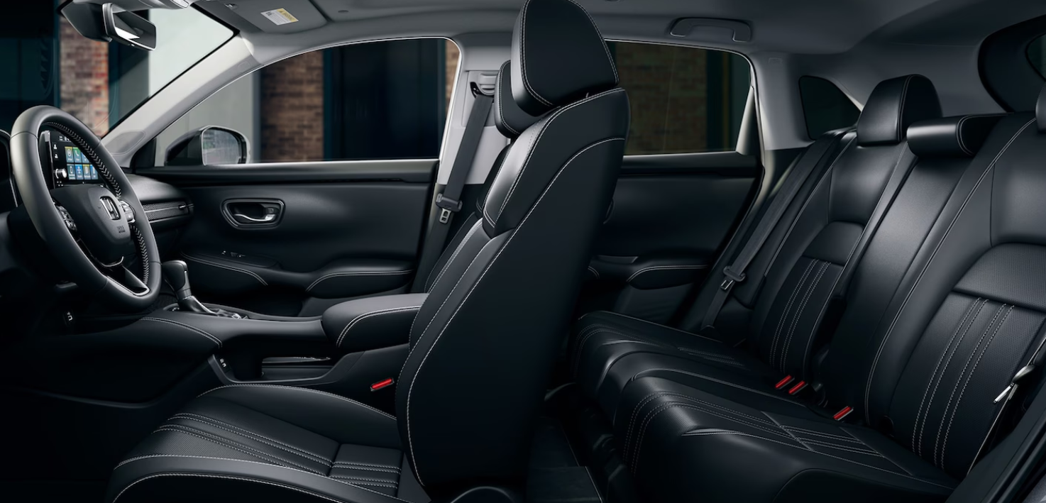 El interior ofrece un cómodo espacio para cinco personas.