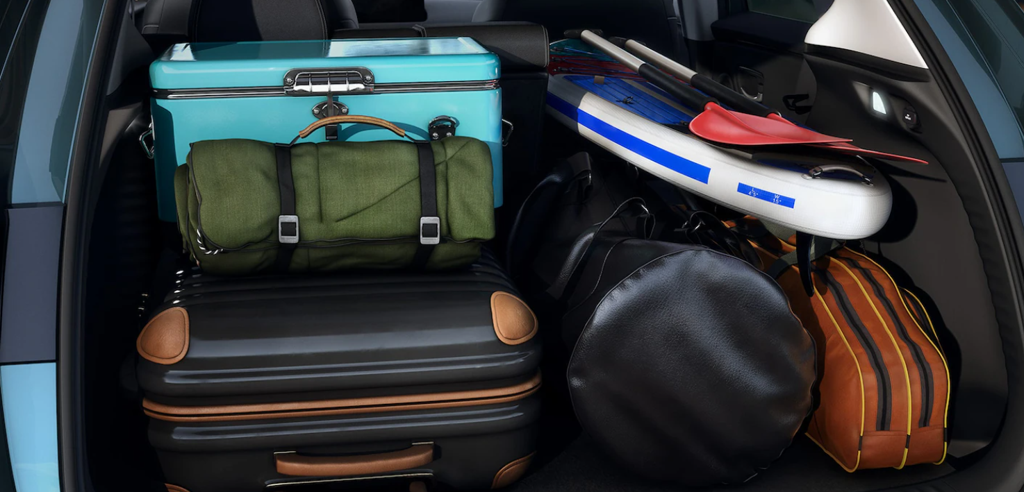 La versatilidad se maximiza con el respaldo trasero abatible en partes 60/40.