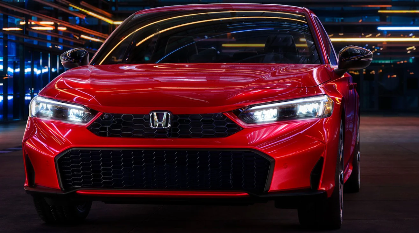  Las luces delanteras LED –con un diseño de luces bajas dobles- y la parrilla con tramado en forma de panal, le dan al Civic un toque extra de sofisticación y refinamiento.