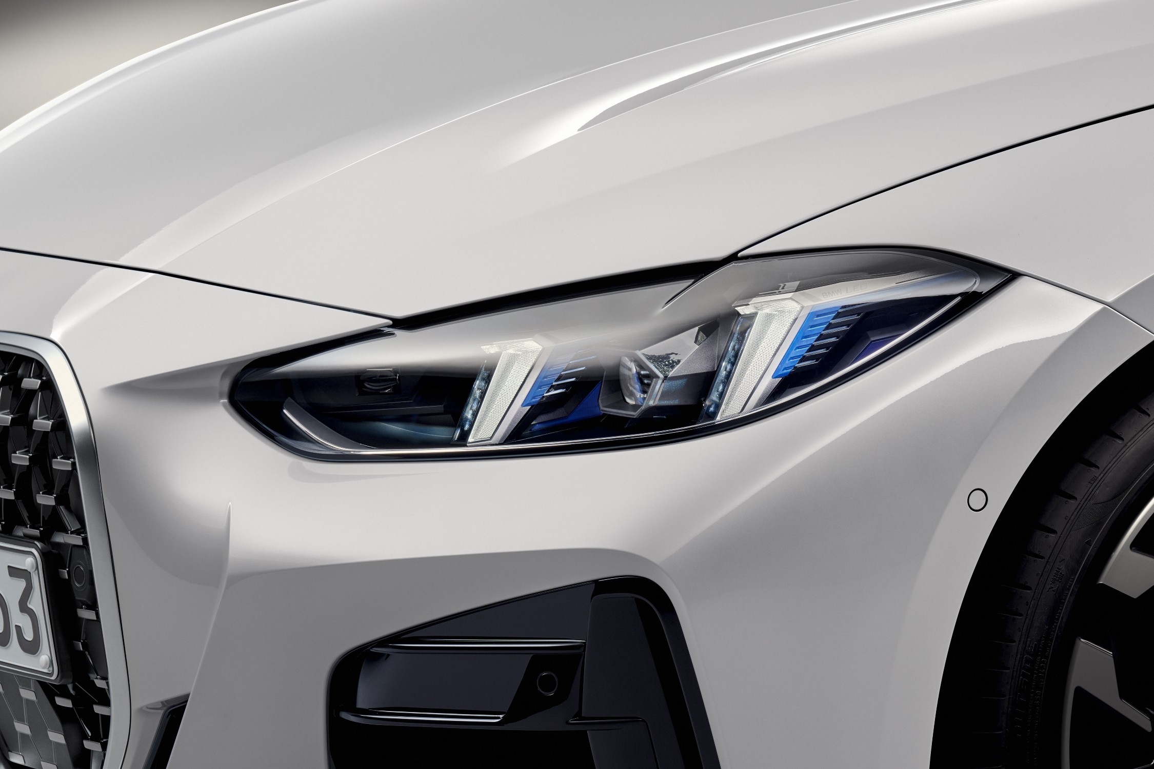 2025 BMW 4 Series Coupe LED Headlights
