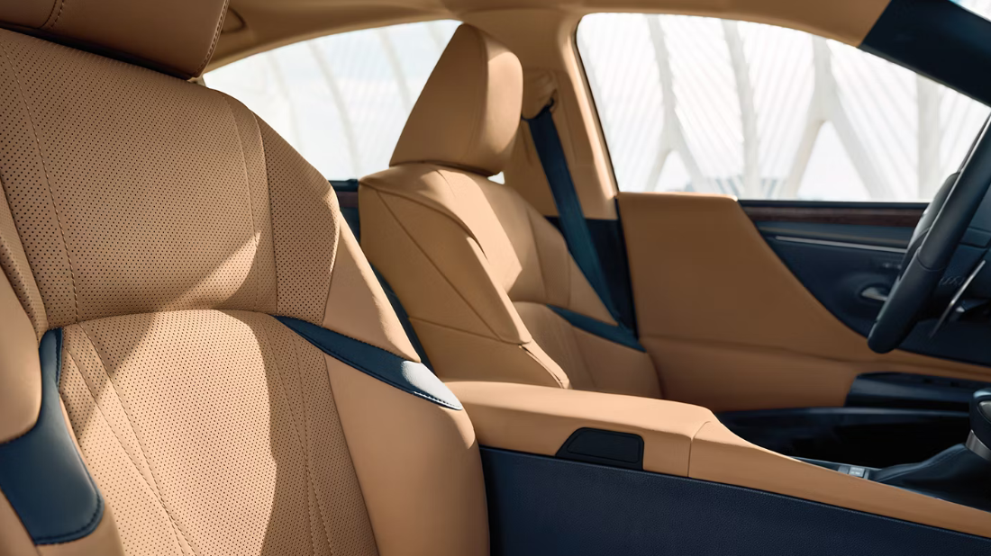 2025 Lexus ES 300h Seating