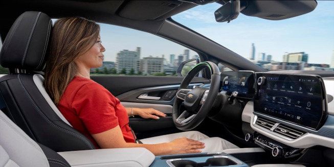  Un ambiente acogedor y moderno te recibe dentro del Chevrolet Equinox EV 2024.