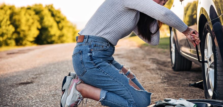How to Change a Flat Tire in Chicago, IL