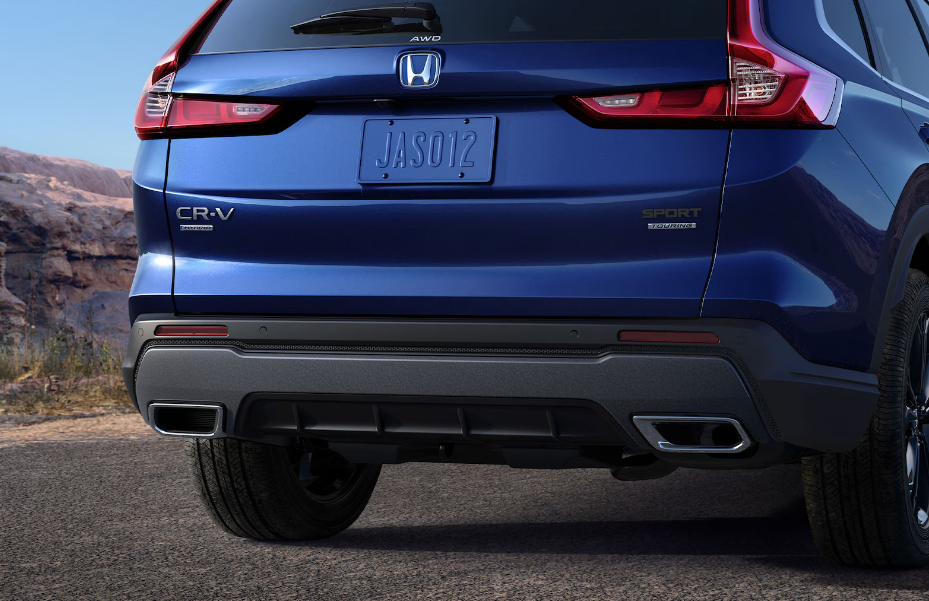 Las terminaciones de escape dobles cromadas son una característica exclusiva –y estándar- de los modelos híbridos del CR-V.