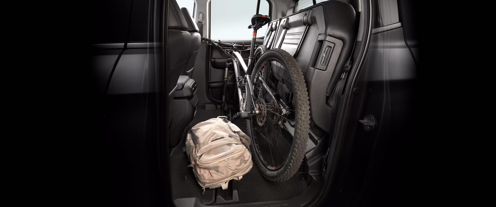 2025 Honda Ridgeline 60/40 Rear-Split Lift-Up Seats