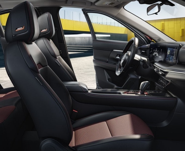 2025 Kicks Front Row