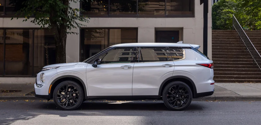 2024 Mitsubishi Outlander vs Outlander Sport near Waterville, ME