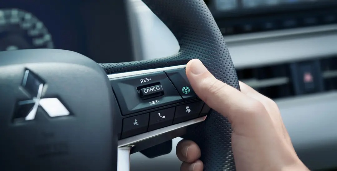 2025 Mitsubishi Outlander PHEV Steering Wheel Buttons