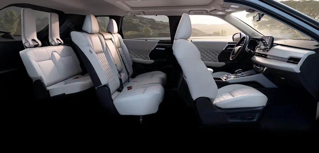 2025 Mitsubishi Outlander PHEV Seating Arrangement