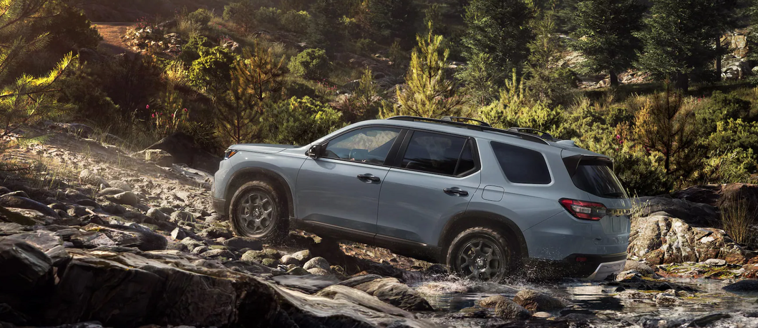 2025 Honda Pilot vs 2025 Toyota Highlander near Houston, TX