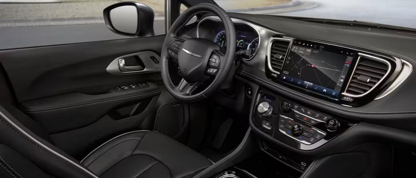 2025 Chrysler Pacifica Lease in North Aurora, IL River Front CDJR