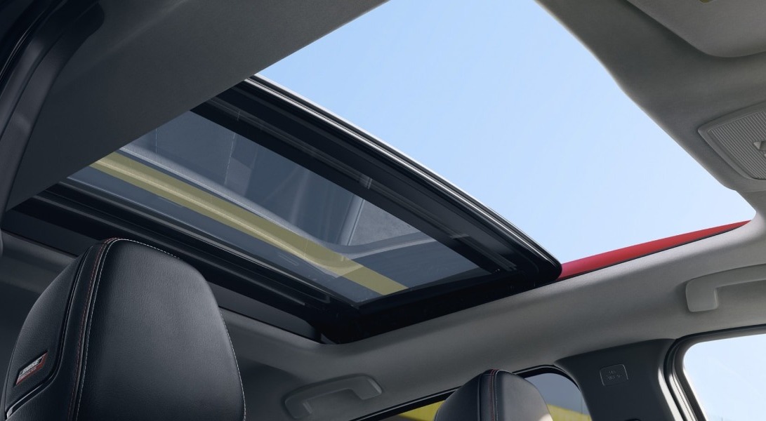 2025 Kicks Moonroof
