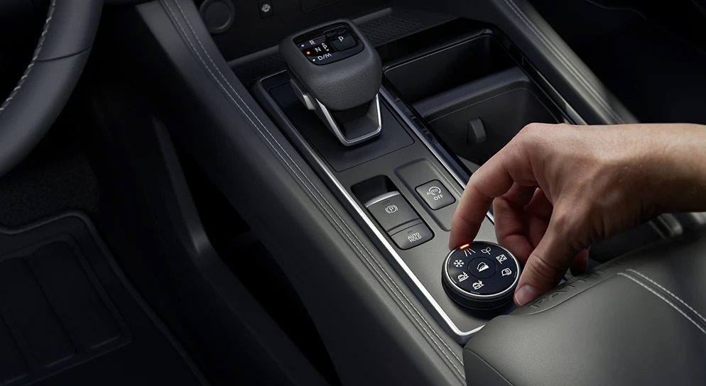 2025 Nissan Pathfinder Driver Controls