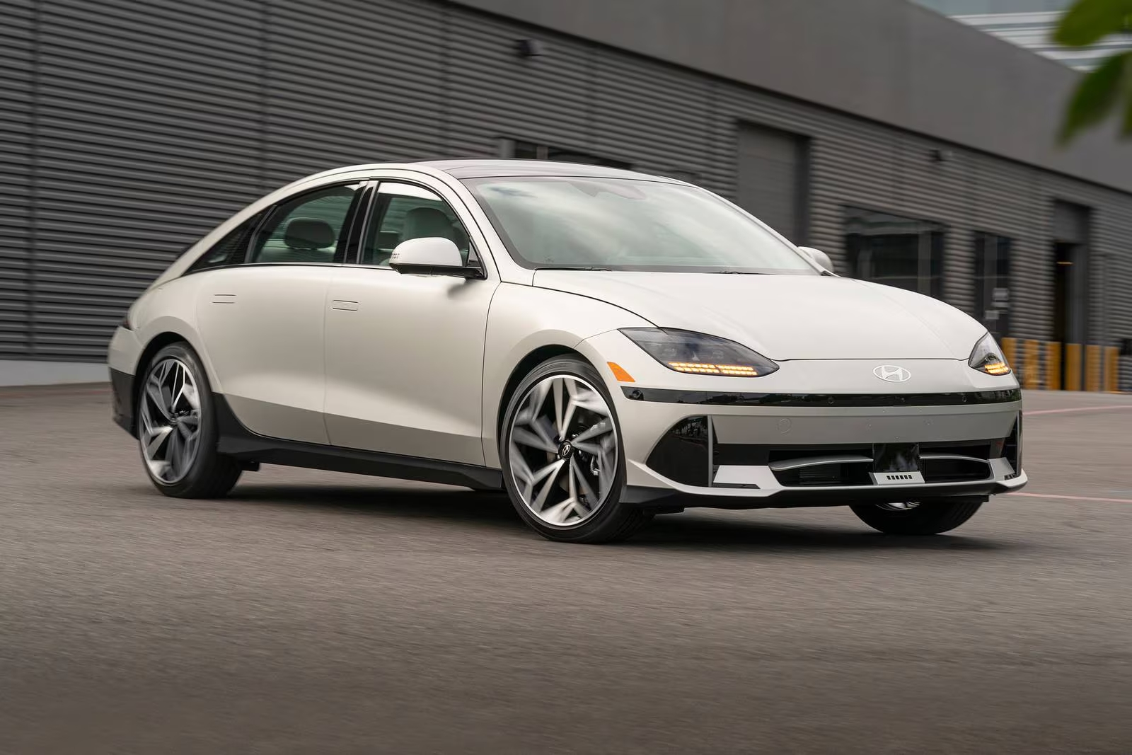 Electric Cars Compared: Features, Price, And Performance Analysis