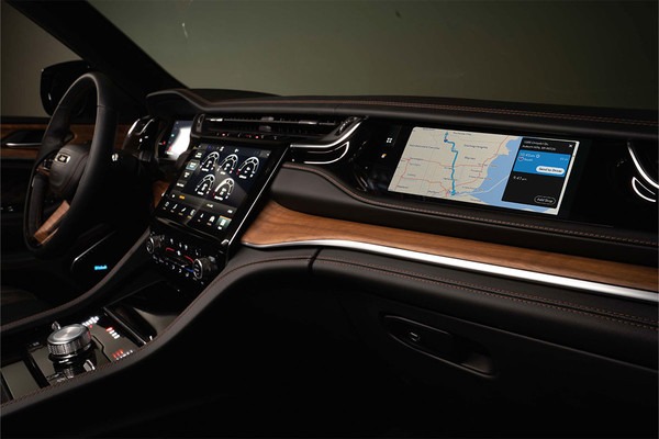2025 Jeep Grand Cherokee Dashboard
