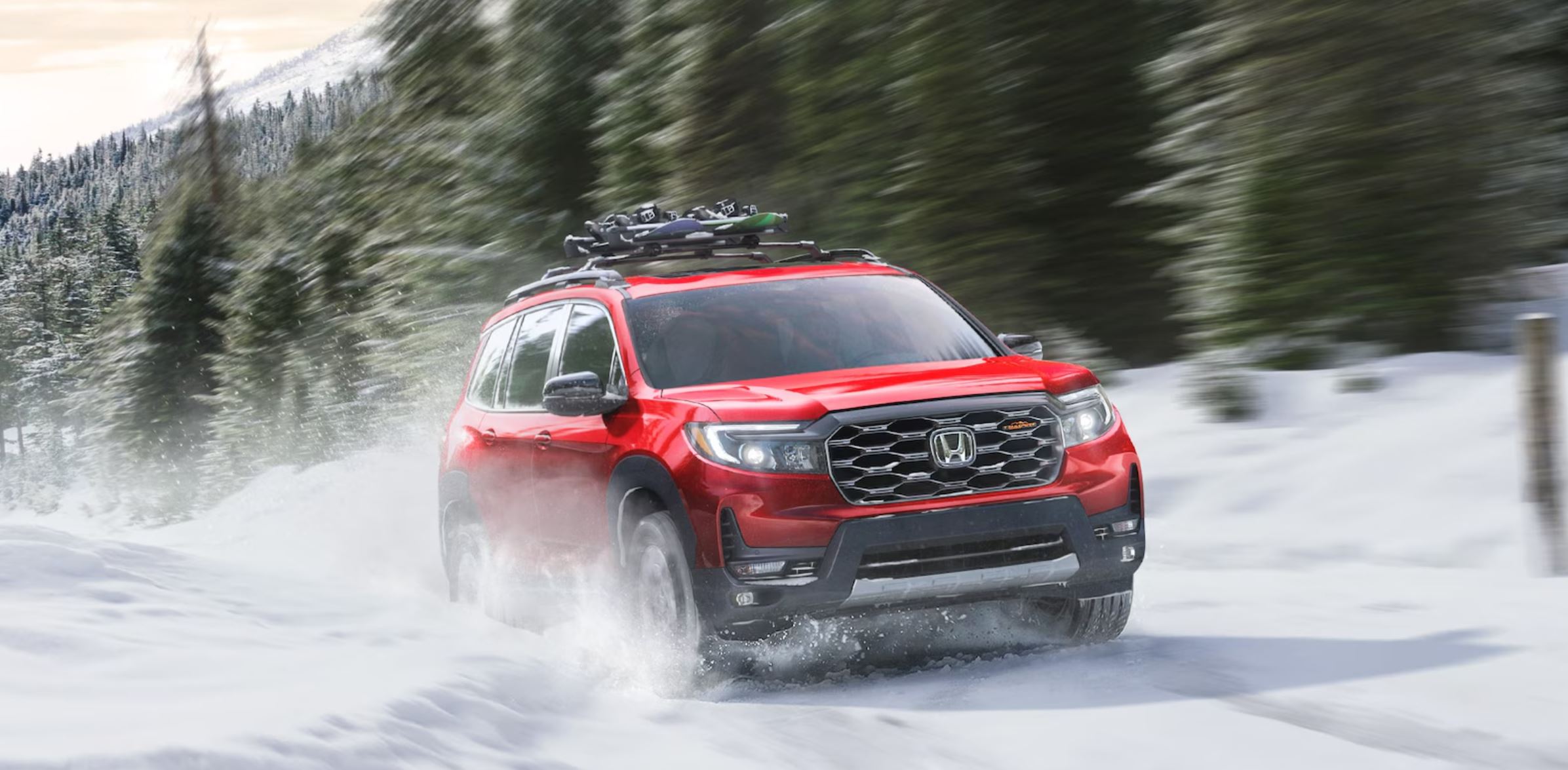 Con el “Modo Nieve” se ajusta la potencia y la tracción para minimizar el deslizamiento en superficies resbaladizas.