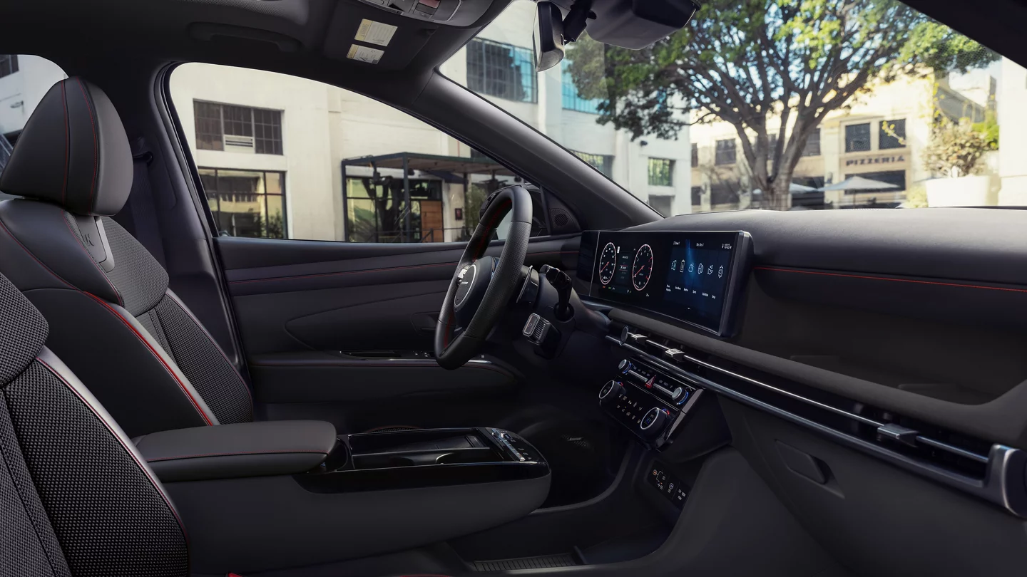 2025 Hyundai TUCSON Hybrid Cockpit