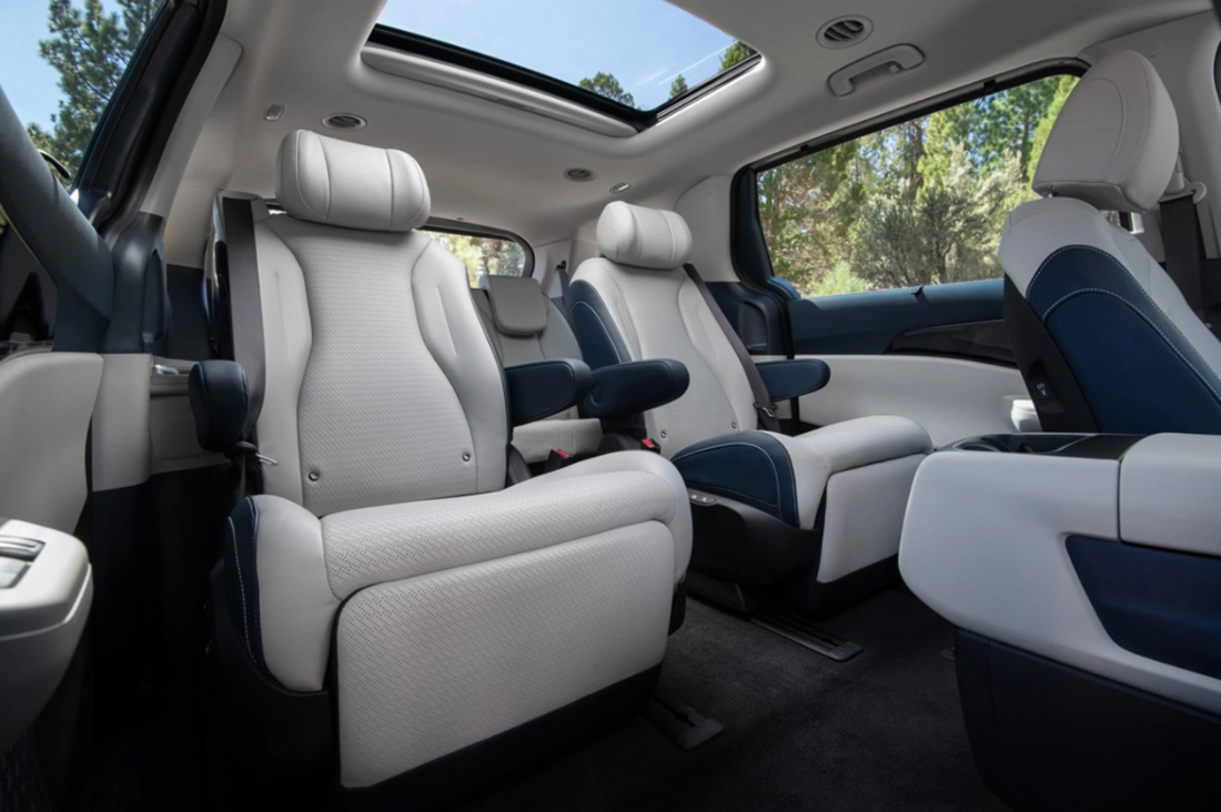 2025 Kia Carnival Seating