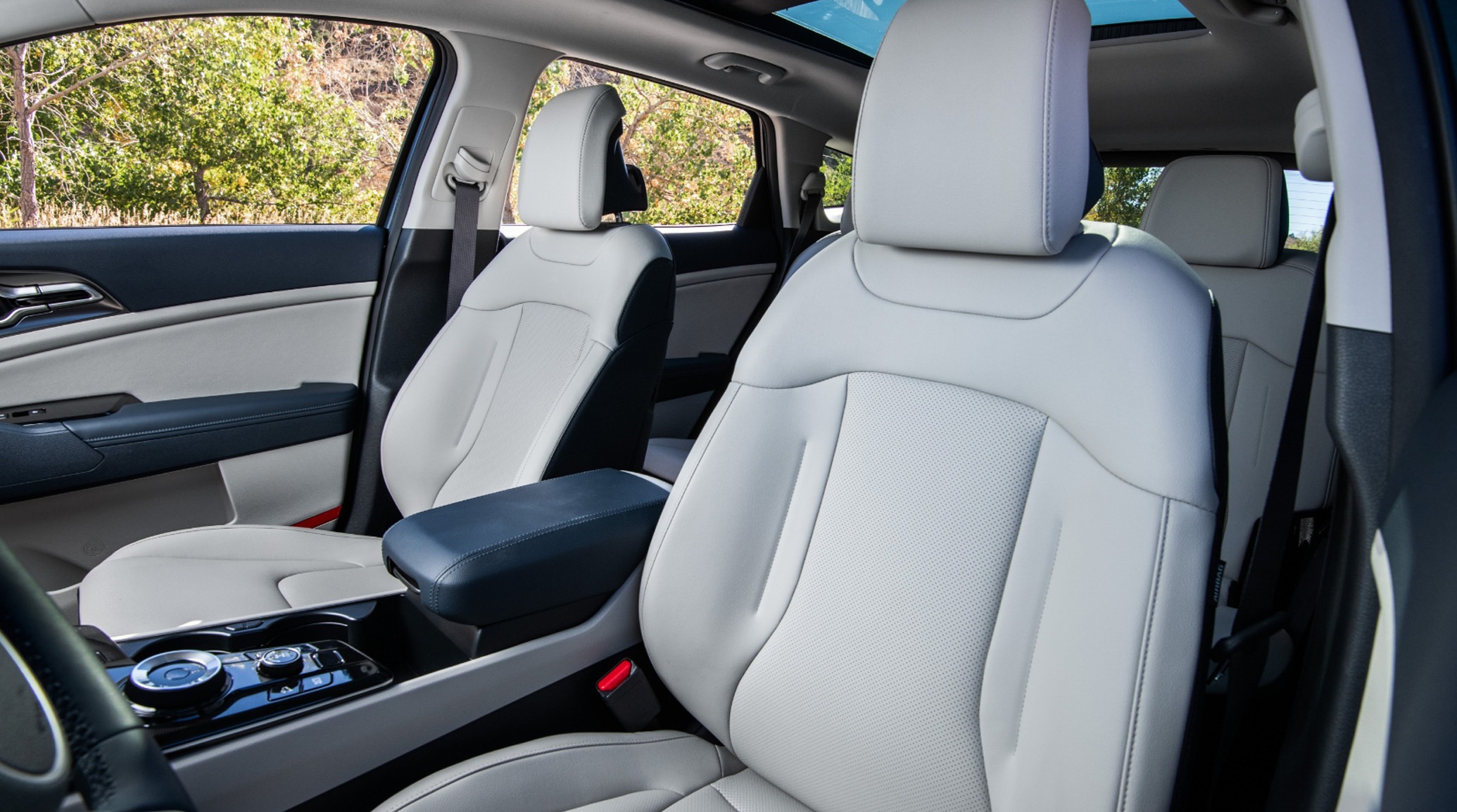 2025 Kia Sportage Hybrid Front Seats
