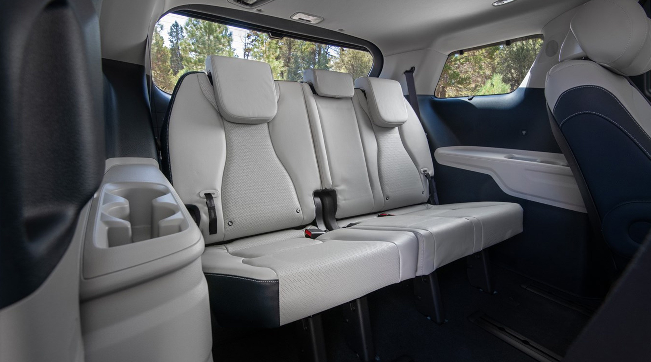 2025 Kia Carnival Hybrid Third-Row Seats