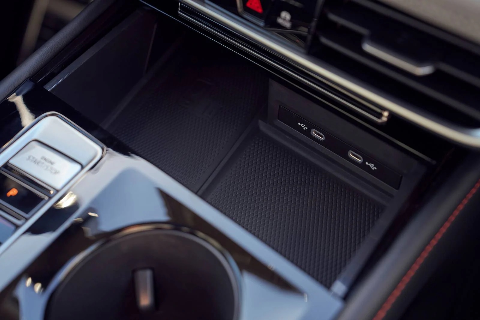 2025 Volkswagen Atlas Wireless Charging Station