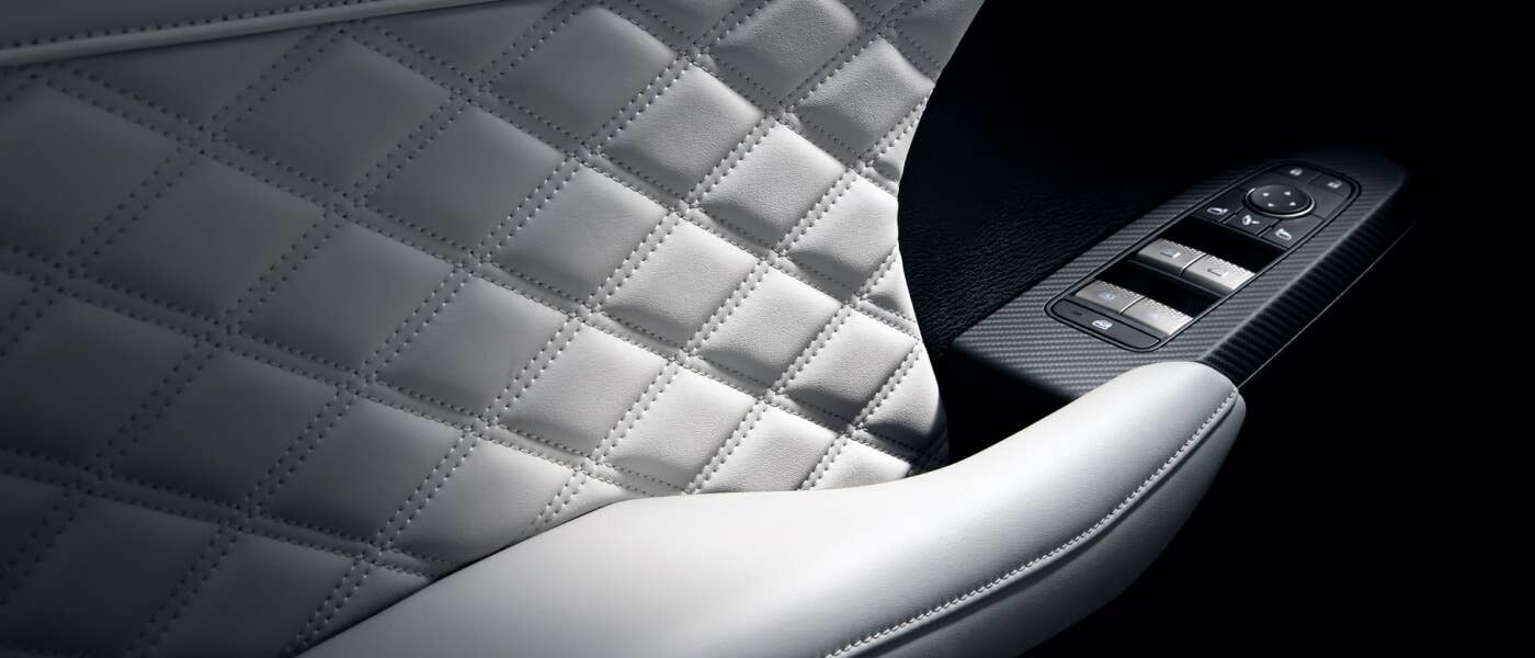 2024 Mitsubishi Outlander Quilted Door Handle