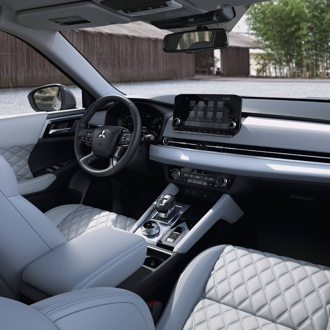 2024 Mitsubishi Outlander Front Dashboard