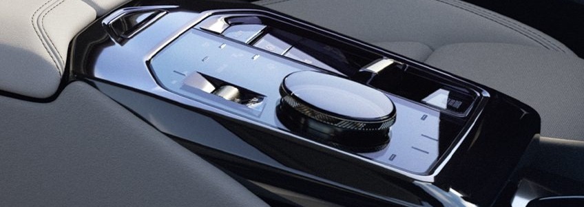 2025 BMW 5 Series Sedan Glass Controls