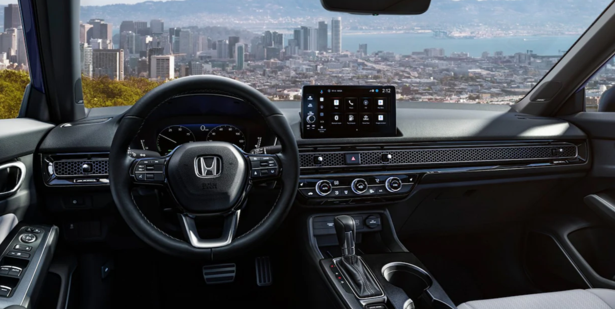 La tecnologia es parte integral de la cabina del Honda Civic Hybrid 2025.