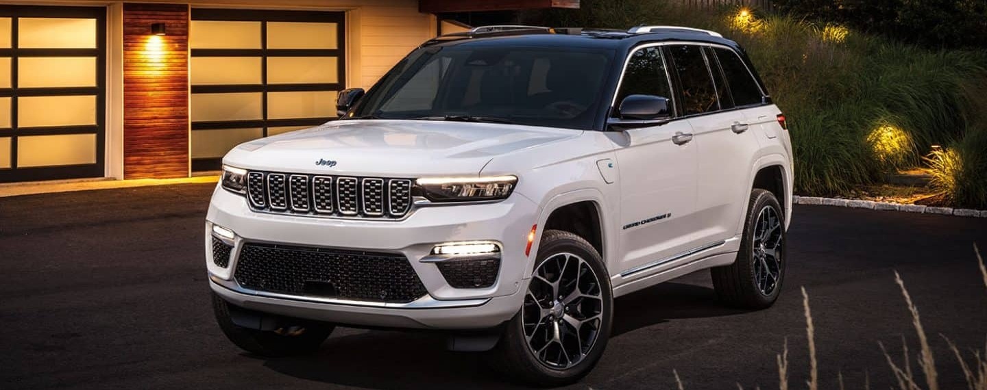 El SUV que se muestra es el Jeep Gran Cherokee 2025 con equipamientos opcionales.
