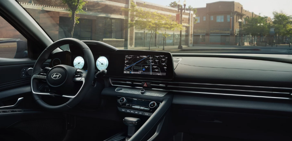 Las pantallas del ELANTRA tienen un cautivante efecto seductor.