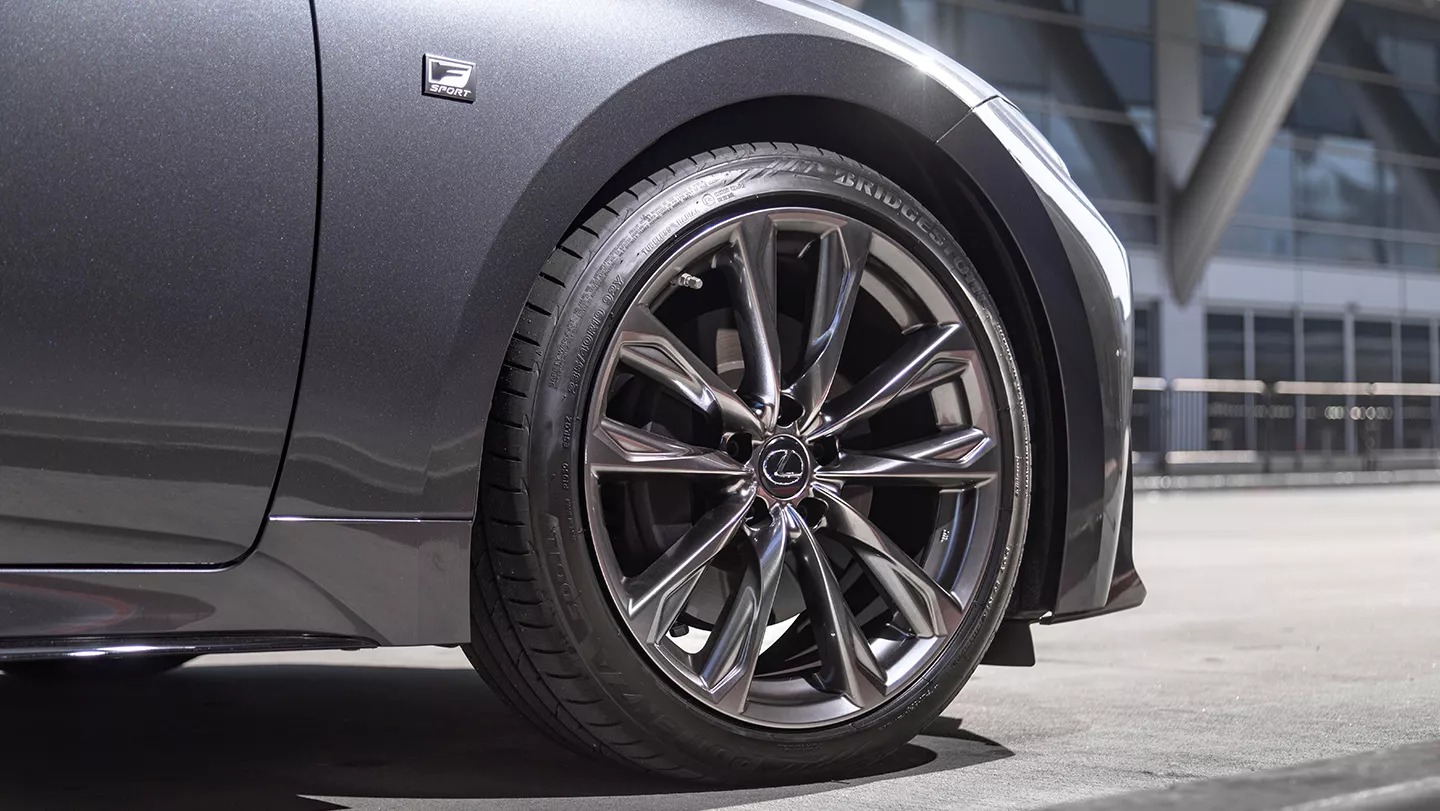 2025 Lexus IS 350 Wheels