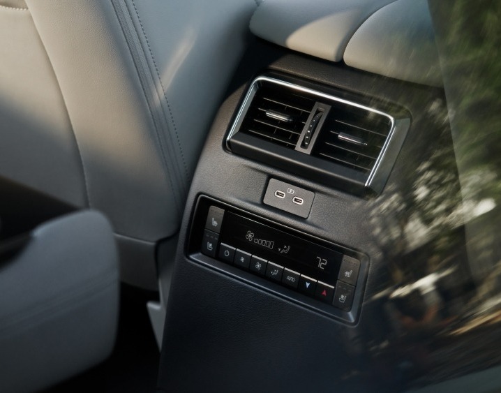 2025 MAZDA CX-90 Rear Vents
