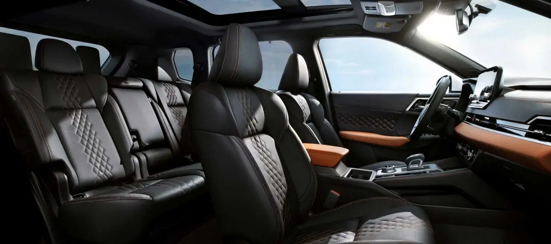 2025 Mitsubishi Outlander PHEV Seating
