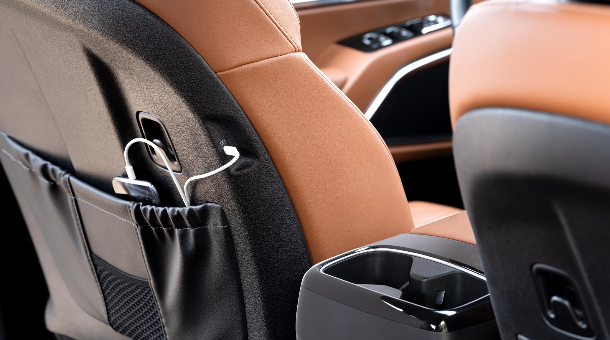 2025 Kia Telluride SX-Prestige X-Pro Charging Ports