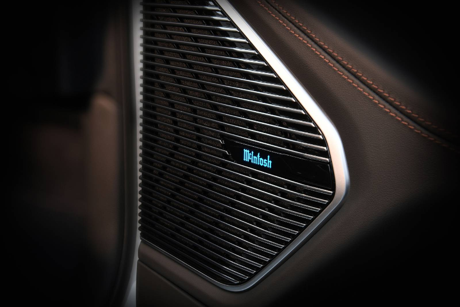 2025 Jeep Grand Cherokee Laredo Speaker