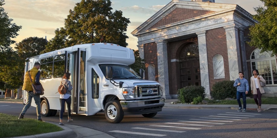 2024 Ford E-450 Lease in Kankakee, IL