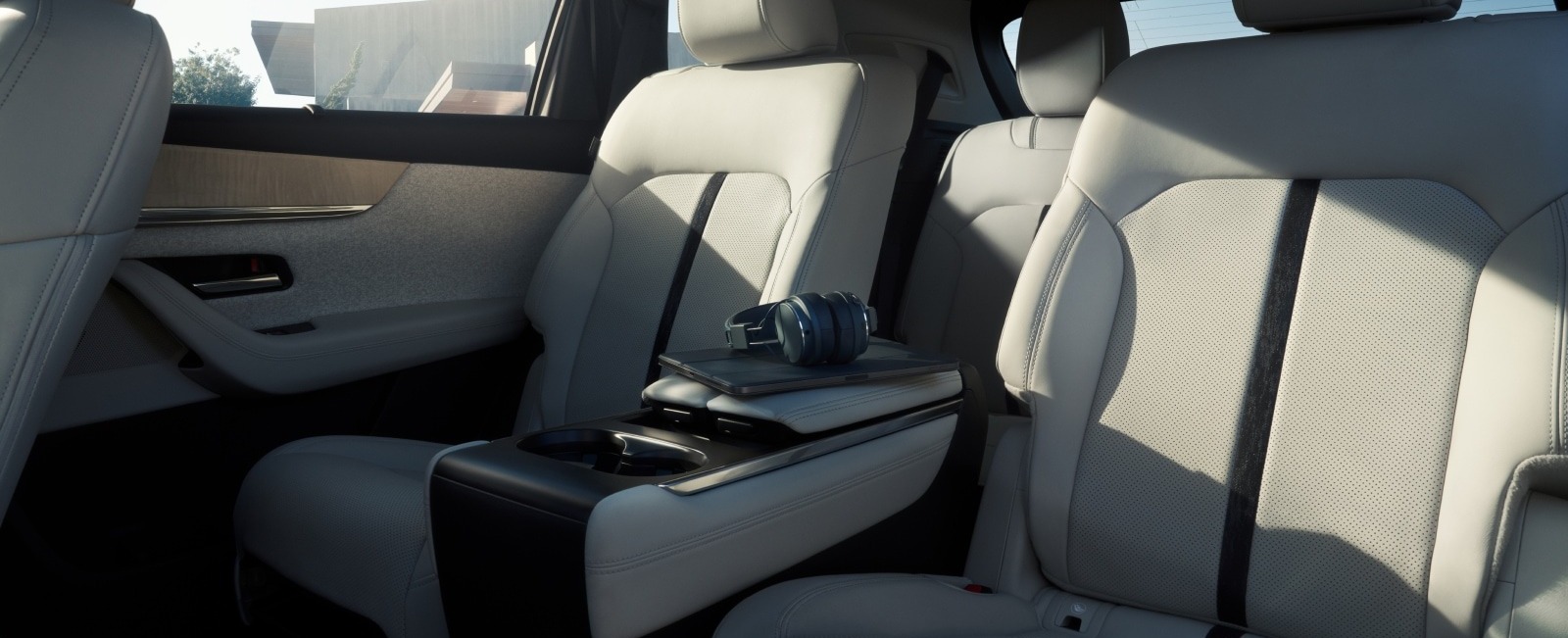 2025 MAZDA CX-90 Second-Row Seats