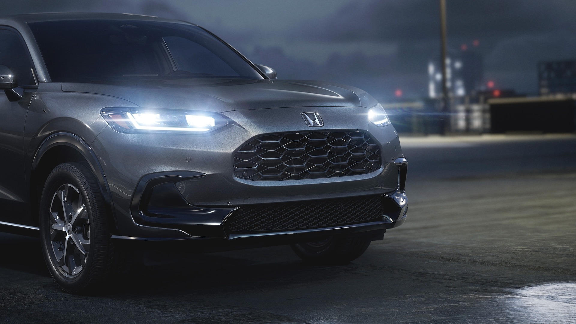 Con un perfil sofisticado, una parrilla con forma de panal de abeja y luces LED, este SUV construye en su exterior una imagen fresca y contemporánea.