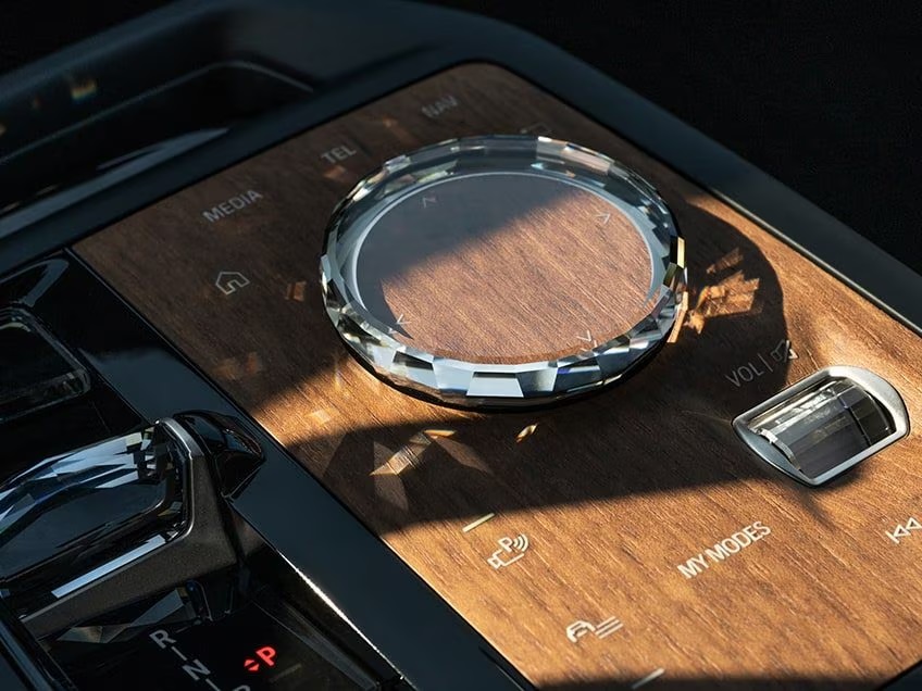 2025 BMW iX Controls