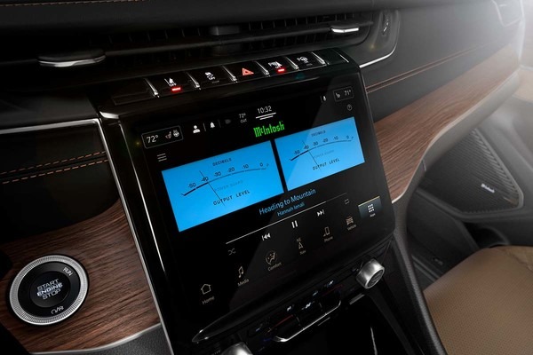 2025 Jeep Grand Cherokee Touchscreen