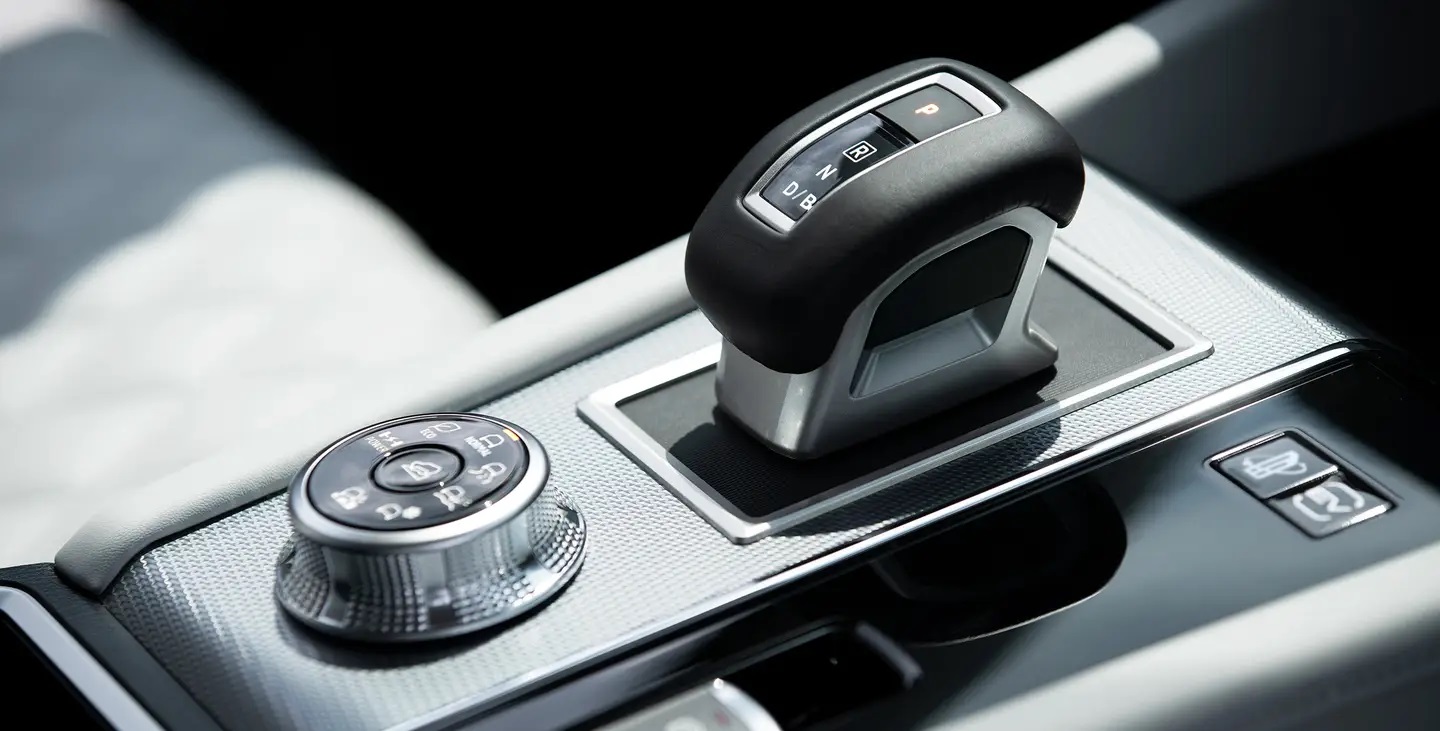 2025 Mitsubishi Outlander PHEV Controls