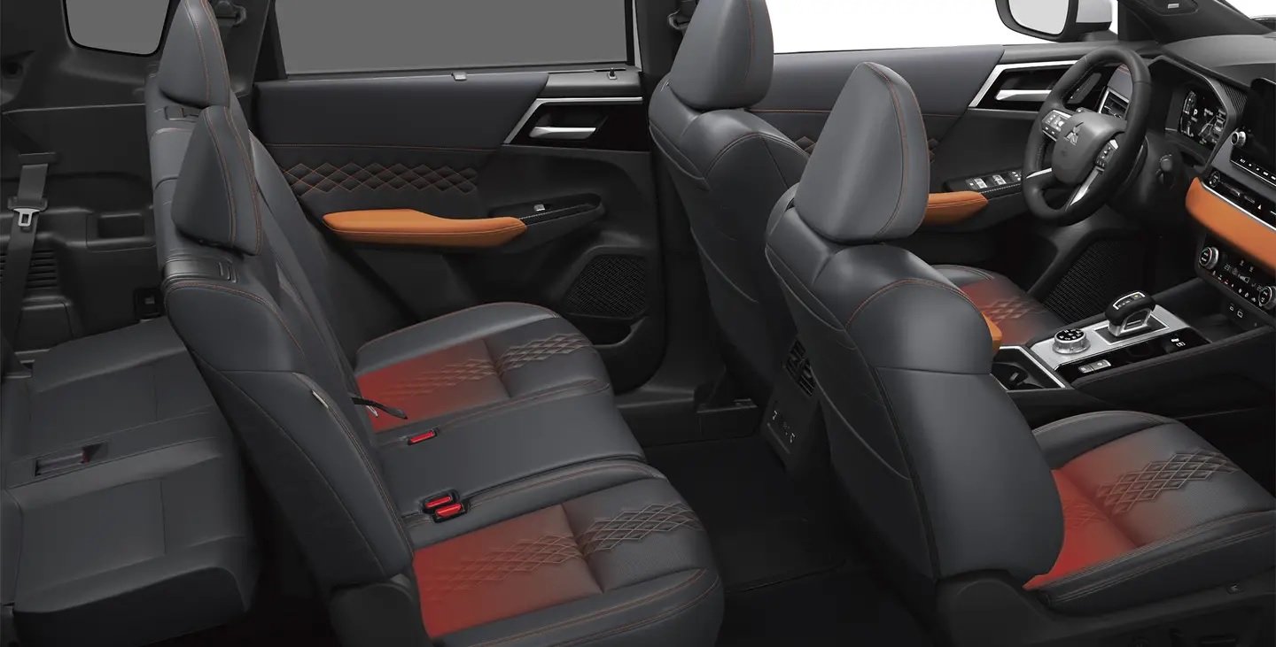 2025 Mitsubishi Outlander PHEV Seating