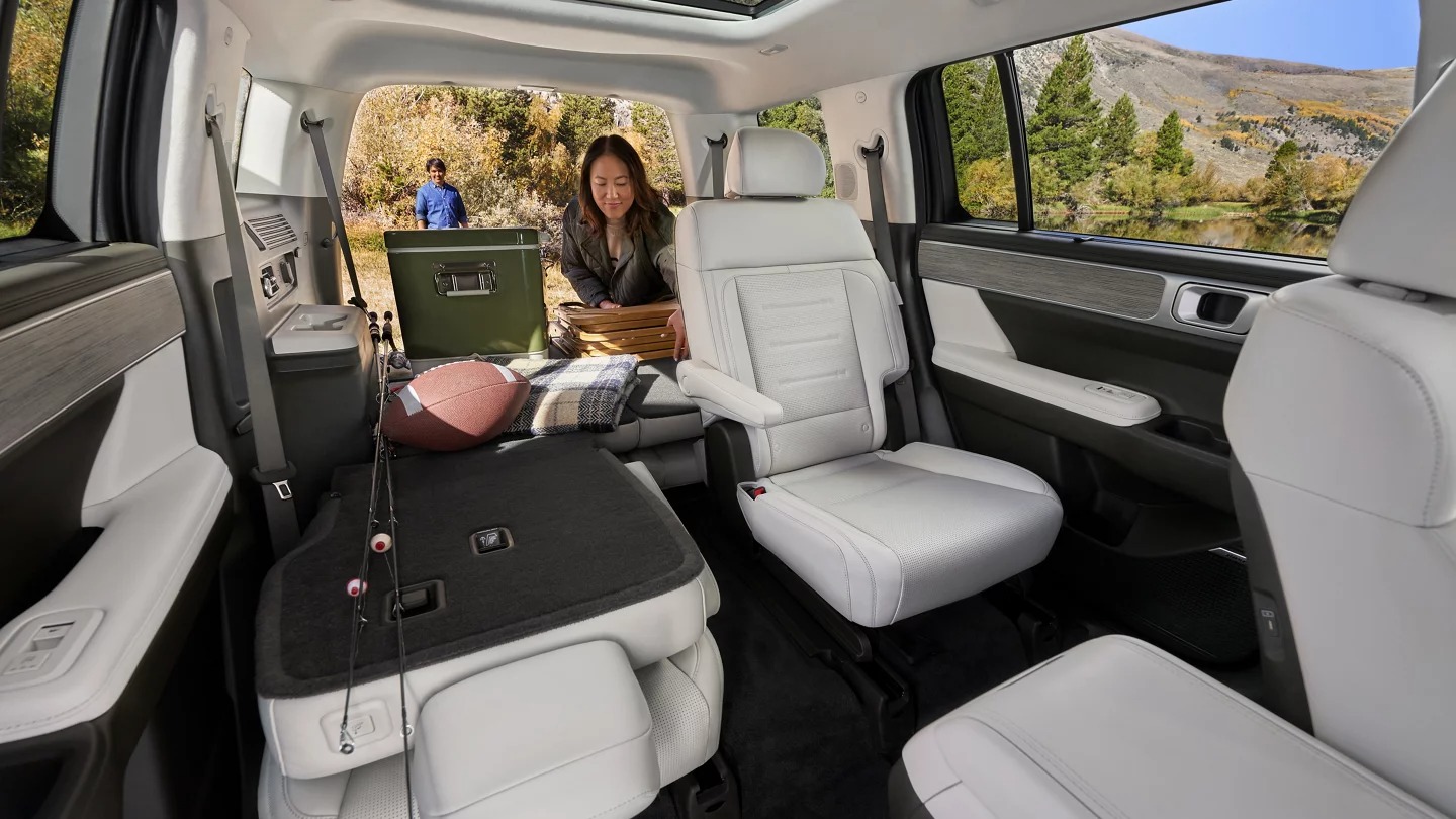 2025 Hyundai SANTA FE Back Row