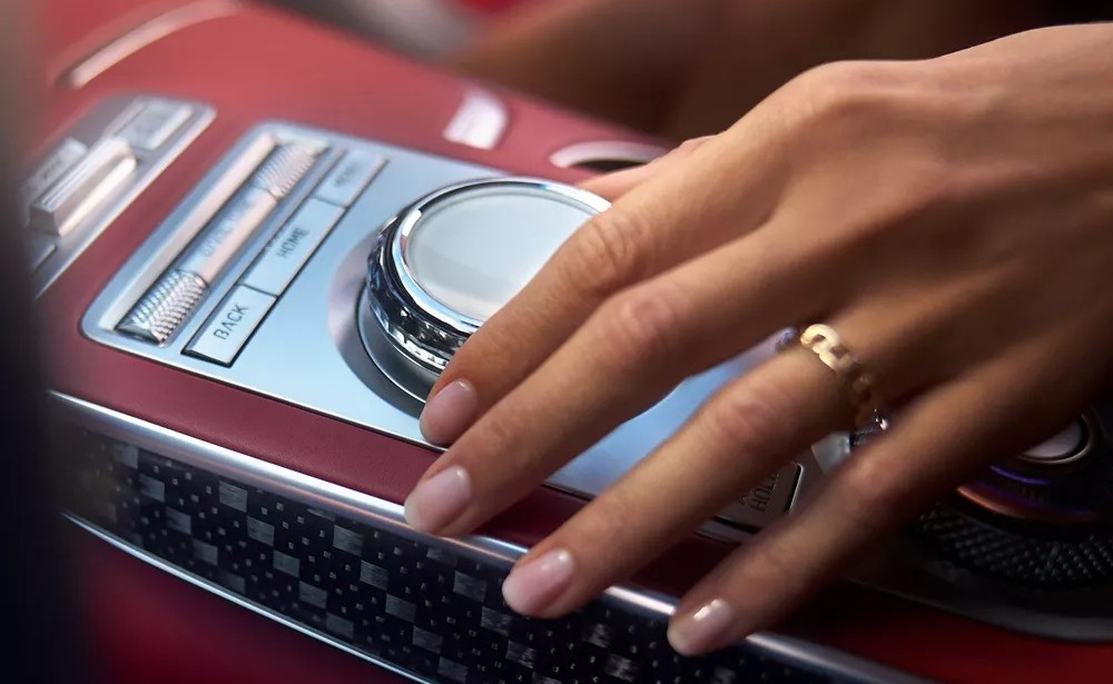 2025 GV70 2.5T Sport Prestige Controls