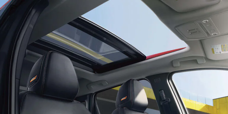 2025 Kicks Panoramic Moonroof