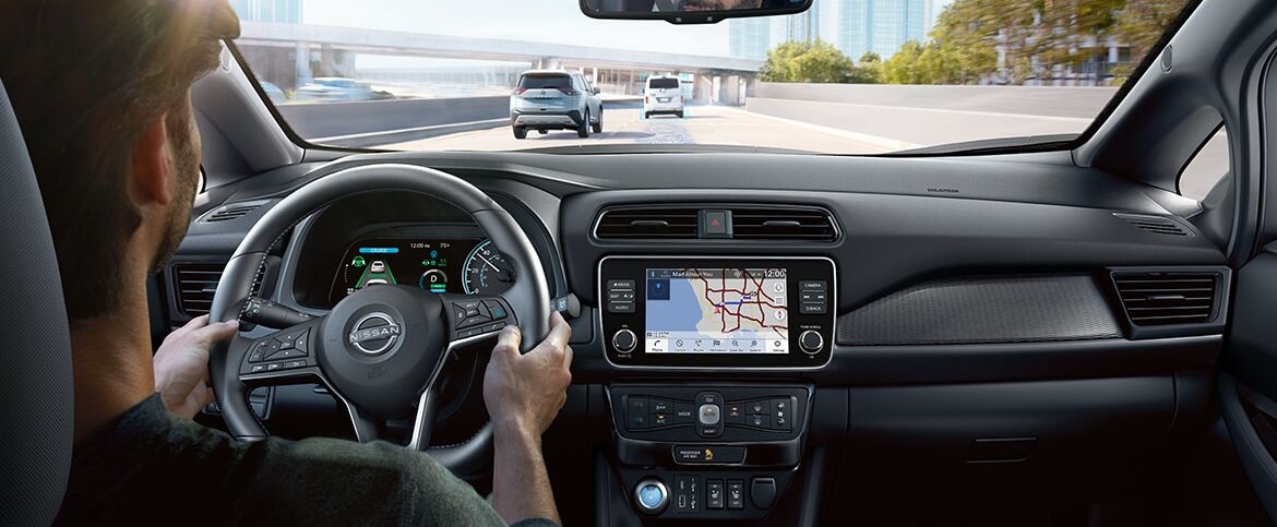 2025 Nissan LEAF Cockpit