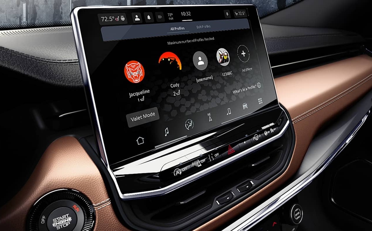 2025 Compass Touchscreen